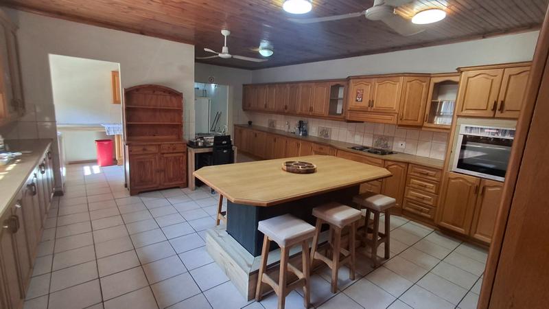 To Let 7 Bedroom Property for Rent in Humansdorp Eastern Cape